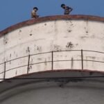 मानसिक रूप से विक्षिप्त युवक के लिये देवदूत बनी दून पुलिस, पानी की टंकी में चढ़े मानसिक रूप से विक्षिप्त युवक को सकुशल रेस्क्यू कर नीचे उतारा