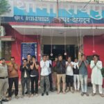 एसएसपी देहरादून के निर्देशों पर पुलिस द्वारा संदिग्ध स्थानों पर की छापेमारी की कार्यवाही, नशे की गिरफ्त में आये 25 युवाओं को पुलिस द्वारा लाया गया थाने