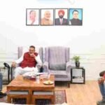 सैनिक कल्याण मंत्री गणेश जोशी से मिले उपनल कर्मचारी महासंघ के पदाधिकारी, मंत्री बोले-सरकार उपनल कार्मिकों के प्रति संवेदनशील