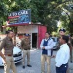 दिल्ली में हुई घटना के बाद अर्लट मोड पर दून पुलिस, एसएसपी ने पुरानी कार/बाइकों को रेंट/विक्रय करने वाले प्रतिष्ठानों का किया औचक निरीक्षण, वाहनों को रेंट/विक्रय करने सम्बन्धित समस्त रिकार्डं/रजिस्टरों को किया चैक