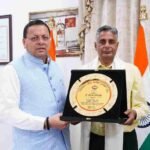 स्व. साहित्यकार शैलेश मटियानी को “उत्तराखण्ड गौरव सम्मान–2025”, मुख्यमंत्री ने उनके पुत्र राकेश मटियानी को सौंपा सम्मान