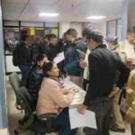 एसएसपी देहरादून के निर्देशों पर “ड्रग्स फ्री कैम्पस” अभियान के तहत दून पुलिस की बड़ी कार्यवाही, प्रेमनगर तथा क्लेमेंटाउन क्षेत्र में निजी शिक्षण संस्थान से बिना पूर्व सूचना के औचक निरीक्षण हेतु पहुँची पुलिस-प्रशासन व डाक्टरों की सयुक्त टीमें, 200 छात्र-छात्राओं का रेंडमली ड्रग्स किट से किया गया यूरिन टेस्ट