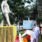 मुख्यमंत्री धामी ने भारत के प्रथम चीफ ऑफ डिफेंस स्टाफ स्व. जनरल बिपिन रावत की चतुर्थ पुण्यतिथि पर उनकी प्रतिमा पर पुष्पचक्र अर्पित कर दी श्रद्धांजलि