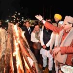 मुख्यमंत्री धामी ने नगला तराई रोड हर्षु इंक्लेव में सुमित गुम्बर के आवास पहुँचकर सार्वजनिक लोहड़ी समारोह में किया प्रतिभाग, सभी को लोहड़ी पर्व की दी बधाई व शुभकामनायें