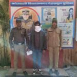 मासूमों की आड में मादक पदार्थों की तस्करी करने वाले अभियुक्त को दून पुलिस ने किया गिरफ्तार, अभियुक्त के कब्जे से साढे तीन लाख रू० मूल्य की स्मैक बरामद, बच्चों को पैसों तथा चाकलेट का लालच देकर उनके माध्यम से ग्राहकों तक सप्लाई कराता था मादक पदार्थ