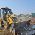 एमडीडीए की बड़ी कार्रवाई : 40 बीघा अवैध प्लॉटिंग पर चला ध्वस्तीकरण का बुलडोज़र, प्राधिकरण क्षेत्र में अवैध प्लॉटिंग किसी भी स्थिति में बर्दाश्त नहीं : बंशीधर तिवारी