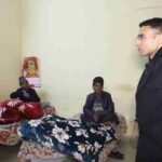 शीतलहरी रात्रि में अचानक शहर के चौक-चौराहों पर पंहुच डीएम ने देखी अलाव व्यवस्था, रेनबसेरों में रहने वालों का जाना हाल