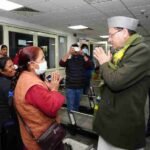 देर रात दून मेडिकल कॉलेज चिकित्सालय पहुंचे मुख्यमंत्री, व्यवस्थाओं का लिया जायजा मरीजों और तीमारदारो से सीधे संवाद कर जाना हाल-चाल, व्यवस्थाएं दुरुस्त करने हेतु दिए निर्देश