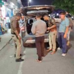 एसएसपी देहरादून के निर्देशों पर सम्पूर्ण जनपद में दून पुलिस द्वारा लगातार चलाया जा रहा आकस्मिक सघन चेकिंग अभियान, पुलिस की अलग-अलग टीमो द्वारा नगर से देहात तक आने जाने वाले वाहनों की जा रही आकस्मिक चैकिंग