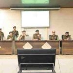 मासिक अपराध गोष्ठी में एसएसपी दून ने दिखाया सख्त रूख, मुकदमा लिखने मे लापरवाही बरतने पर पूर्व थानाध्यक्ष को किया निलम्बित, सभी थाना प्रभारियों को नशे की खरीद फरोख्त पर सख्त कार्यवाही करने के दिये निर्देश