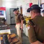 पुलिस अधीक्षक नगर द्वारा किया गया थाना बसंत विहार का वार्षिक निरीक्षण, मालखाने के निरीक्षण में लम्बित माल मुकदमाती के शीघ्र निस्तारण के दिये निर्देश, थाने पर मौजूद पुलिसकर्मियों से करवाई शस्त्र कवायद