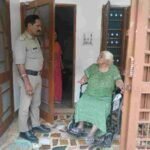 दून पुलिस पहुंची सीनियर सिटीजन के द्वार, अकेले निवास कर रहे सीनियर सिटीजनों से मुलाकात कर ली गई उनकी कुशलक्षेम