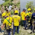 मसूरी में भीषण सड़क हादसा, सैकड़ों मीटर गहरी दुर्गम खाई में गिरी कार
