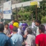 कर्णप्रयाग में श्रद्धालुओं ने तलवार से किया हमला, कई स्थानीय लोग घायल, बदरीनाथ हाईवे किया जाम