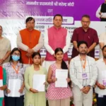 मुख्यमंत्री धामी ने वितरित की रोजगार योजना की प्रोत्साहन राशि, लाभार्थियों को किया सम्मानित