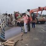 हरिद्वार सड़क हादसा, बस-पिकअप की जोरदार टक्कर,फ्लाईओवर से नीचे गिरे लोग, 3 की मौत