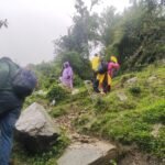 गहरी खाई में गिरा डंपर, मौके पर ही मौत, SDRF ने निकाला शव