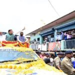 गोपेश्वर में CM धामी का रोड शो:लोगों ने पुष्पवर्षा कर किया स्वागत