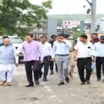 CM धामी ने किया नंदा की चौकी पुल एप्रोच रोड का निरीक्षण, निर्माण के 16 दिन बाद ही गई थी टूट