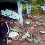 भारी बारिश के बीच मकान में घुसा मलबा, एक ही परिवार के तीन लोगों की मौत