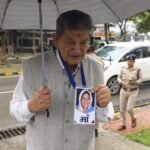 ईडी ने बुलाया तो गले में मां की तस्वीर डालकर पहुंचे हरीश रावत