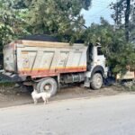 सुभाषनगर मोहब्बेवाला में फिर हुआ सड़क हादसा, ट्रक दुर्घटना से क्षेत्र में मचा हड़कंप
