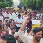 ग्राम प्रधानों का 10 सूत्रीय मांगों को लेकर सचिवालय कूच, सरकार के खिलाफ बोला हल्ला
